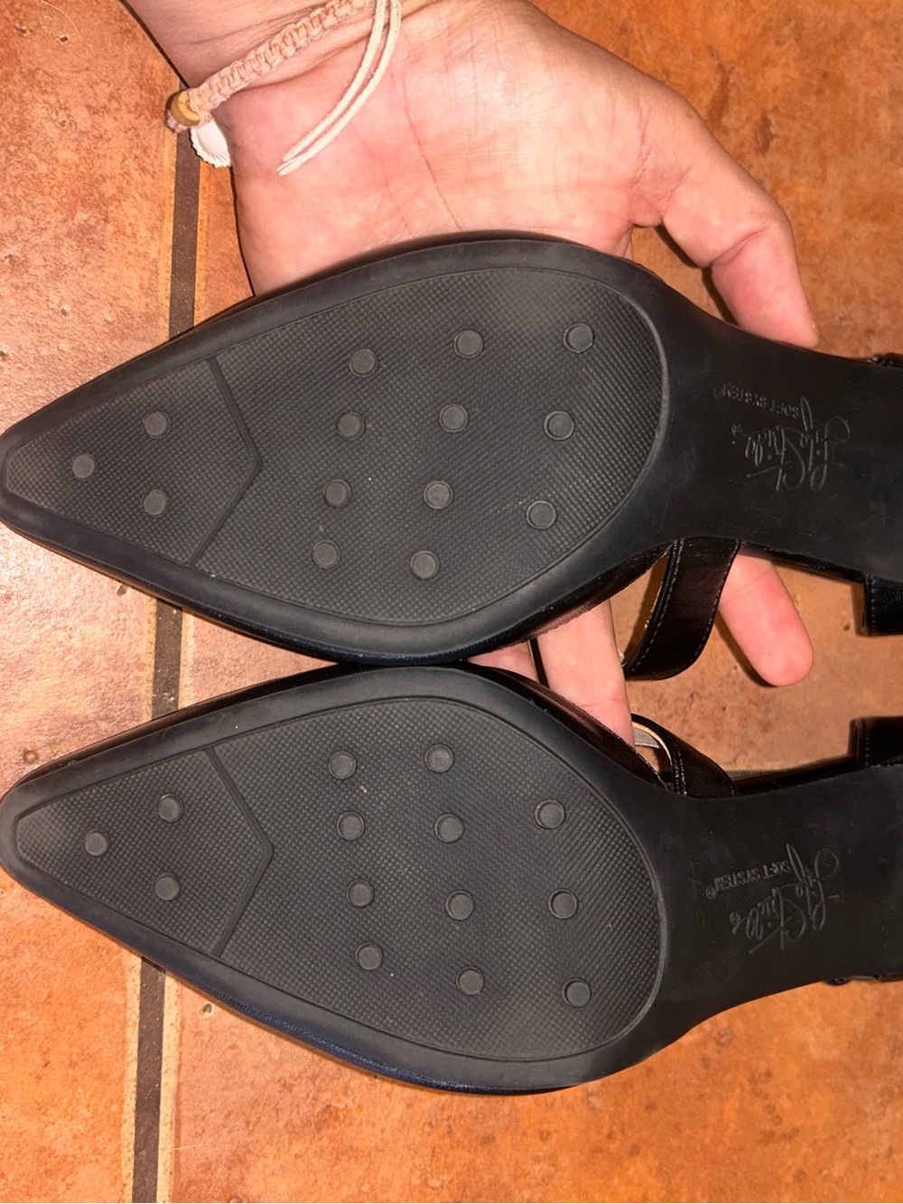 Comfortable Black 8.5 Pointed Toe Criss-Cross Strap Heels (Excellent Condition) - Picture 9 of 13